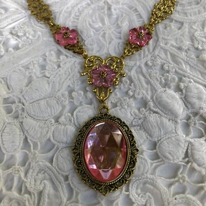 VICTORIAN STYLE Flower Filigree ROSE PINK ACRLYIC CRYSTAL GOLD COLOUR NECKLACE - Picture 1 of 7