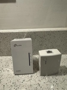 TP-LINK TL-WPA4220KIT AV600 Powerline 300M Wi-Fi Extender Signal Booster Hotspot - Picture 1 of 5