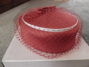 Vtg Union Made Ladies Red Pill Box Hat W/Netting and Bow ORIGINAL BOX & RECEIPT - Picture 1 of 19