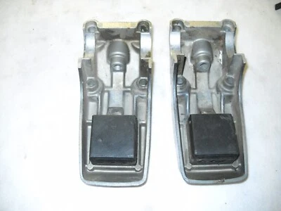 1983 Mariner 30HP Lower Mount Housing Set OEM 84842M 84843M - Image 1 of 3