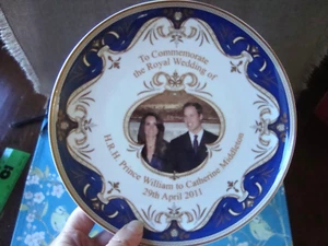 8 Inch Royal Crest Plate Commemorating Marriage of Kate and William 2011 Mint. - Picture 1 of 6