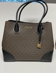 Borsa a tracolla Michael Kors Mercer Gallery media logo marrone con angoli neri - Foto 1 di 24
