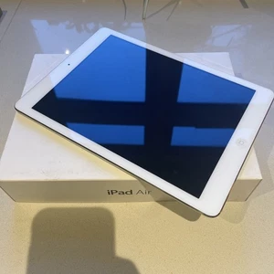 Apple iPad Air 1st Generation 9.7 Inch 16GB Wi-Fi white - PRISTINE - Picture 1 of 10