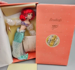 Muñecas Bradley’s Walt Disney Parque Temático Exclusivo Princesa Ariel Muñeca de Porcelana - Imagen 1 de 24