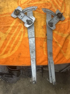 1991-1993 dodge ram D150 D250 W250 ramcharger LH & RH manual window regulators - Image 1 of 4
