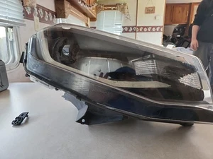 Faro pasajero derecho Chevrolet Camaro lengüetas rotas xenón oculto OEM - Imagen 1 de 7
