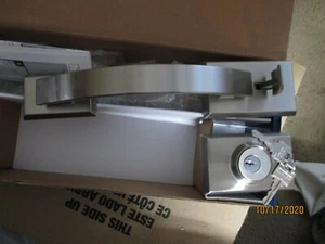 JUEGO DE MANIJAS DE BLOQUEO DE ENTRADA WEISER GCA9771 TVH 15 SMT B CON LLAVE Níquel Satinado - Imagen 1 de 4