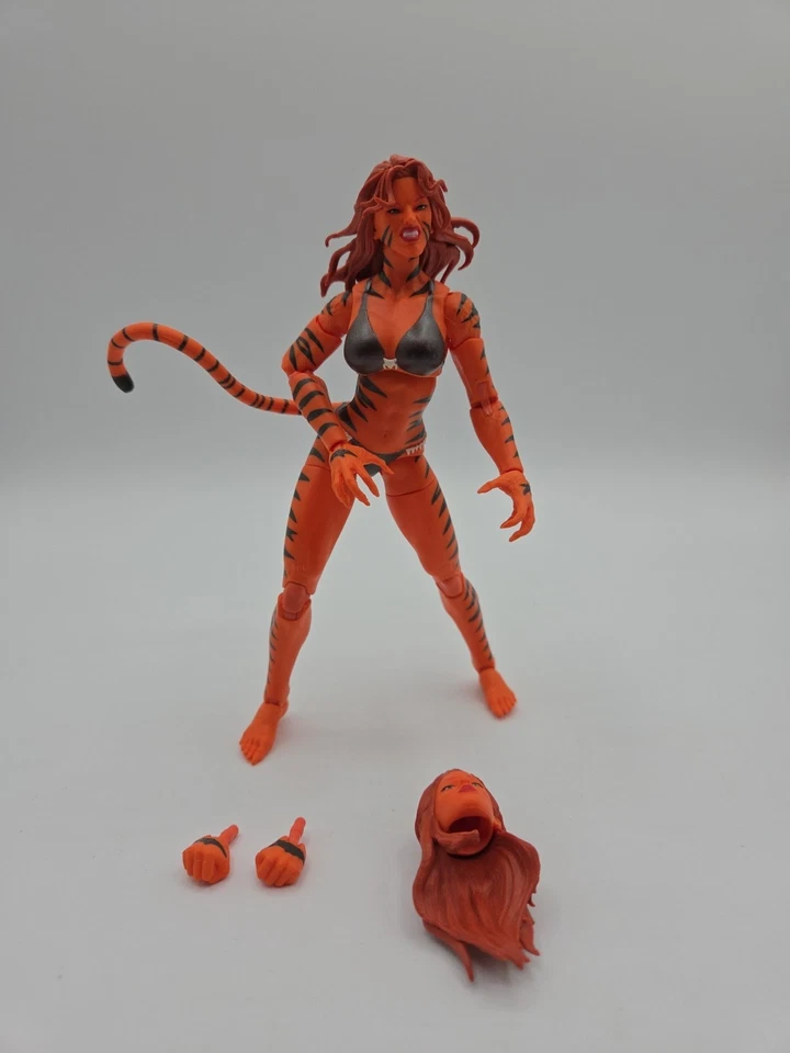 Figura Marvel Legends Tigra West Coast Avengers de paquete de 5 completo usado en excelente estado  Foto 1 de 4