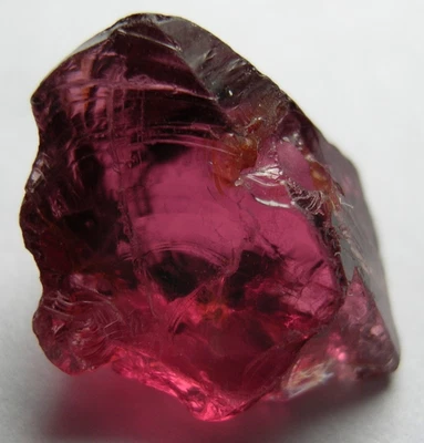 GRANATE / RODOLITO, ROSA ABIERTO ÁSPERO PARA FACETADO, TANGA, TANZANIA, ÁFRICA Foto 1 de 4