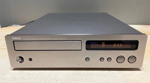 Reproductor de CD compacto Yamaha CDX-10 DAC audio digital AC100V 50/60Hz 9W 1994 plateado - Imagen 1 de 6