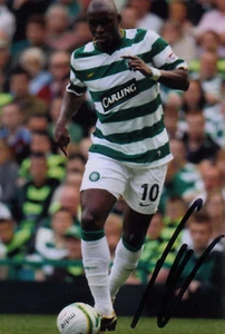 CELTIC: FOTO DE ACCIÓN FIRMADA MARC-ANTOINE FORTUNE 6x4 + certificado de autenticidad - Imagen 1 de 1