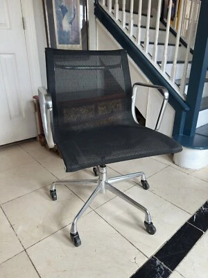 Vintage Eames Aluminum Group Management Chair - Image 1 of 4