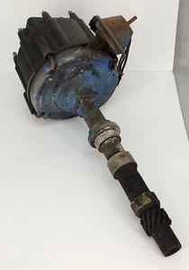 ORIGINAL GM / DELCO REMY 110321 V8 DISTRIBUTOR - BUICK (CADILLAC - CHEVROLET ?) - Picture 1 of 21
