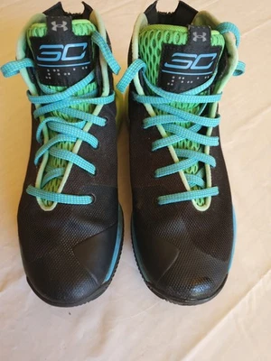 Under Armour SC 3ZER0 Size 4.5 Youth Mid Black/Blue/Green - Image 1 of 4