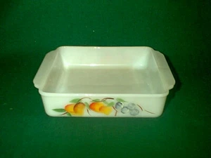 NICE VINTAGE FIREKING 2" x 8" x 8" CASSEROLE / BAKING DISH GAY FAD FRUIT PATTERN - Picture 1 of 2
