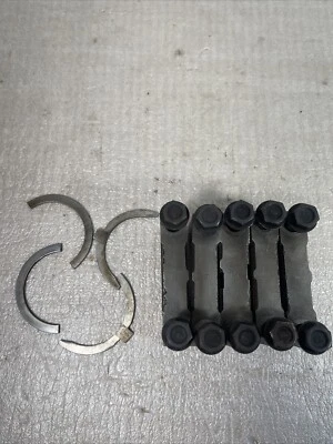 1995-1999 Toyota Tercel 1.5L  4 Cyl Main Bearing Caps With Thrust Plate & Bolts - Изображение 1 из 4