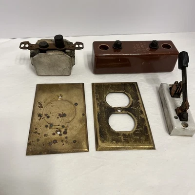 Placas de cubierta de salida de flecha de latón vintage botón pulsador e interruptor de batería Trumbull + Foto 1 de 4