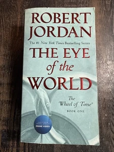 Eye of the World Book One of the Wheel of Time by Robert Jordan (2019, MM, PB) - Foto 1 di 4