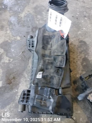 Purificador de aire tipo 212 sedán E350 sin Pzev se adapta a 12-16 MERCEDES CLASE E 7794829 Foto 1 de 4