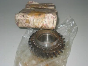 NOS BOXED GEAR ROVER / LAND ROVER PART 561386 SEE IMAGES - Picture 1 of 6