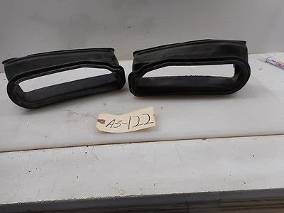 1997 LAND ROVER DISCOVERY PAIR TAIL LIGHT RUBBER BOOTS - Изображение 1 из 4