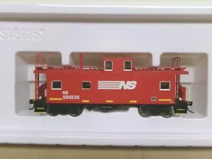 Walthers Ho 910-8760, WV Caboose car, Norfolk Southern 555535 - Picture 1 of 3