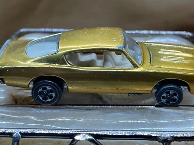 Redline Hot Wheels 68 PERSONALIZADO BARRACUDE GOLD HYBIRD RARO CASI NUEVO. Foto 1 de 4