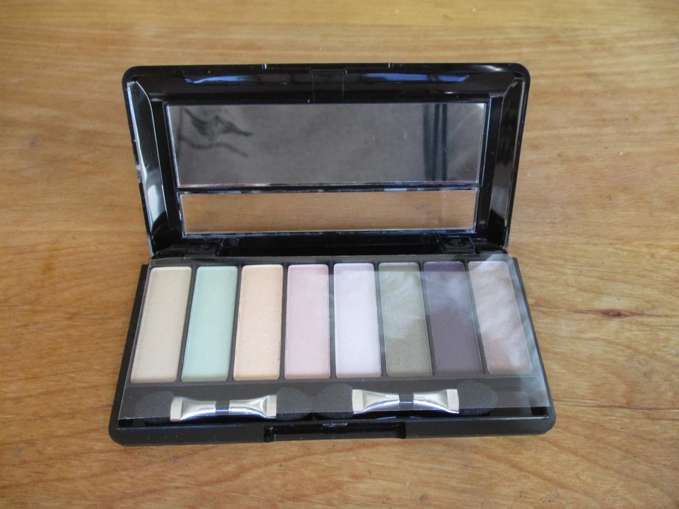Avon Eight In One Eye Palette PARADISE GREEN New without Box Discontinued - Image 1 of 2