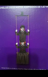 Animierte schwingende Zwillinge 5,5 Fuß Halloween Animatronic gruselige Schwestern Dekor Sound - Bild 1 von 4