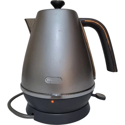 Hervidor eléctrico inalámbrico De'Longhi KBI3001.S 1,7 L 3000 W acero inoxidable Foto 1 de 4