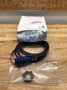 Telemecanique XUB5APANL2 Photoelectric Sensor New C-4 - Picture 1 of 6