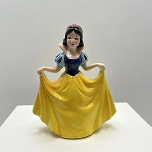 Walt Disney Snow White Lifting Dress Ceramic 7.25" Figurine From Japan (Fair) - Picture 1 of 10