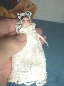 VICTORIAN PORCELAIN BABY  - IN ECRU GOWN  -  DOLL HOUSE DOL5