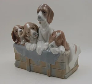 LLADRO 4 BEAGLE PUPPIES DOGS IN A BASKET ...RETIRED in1978 - Picture 1 of 7