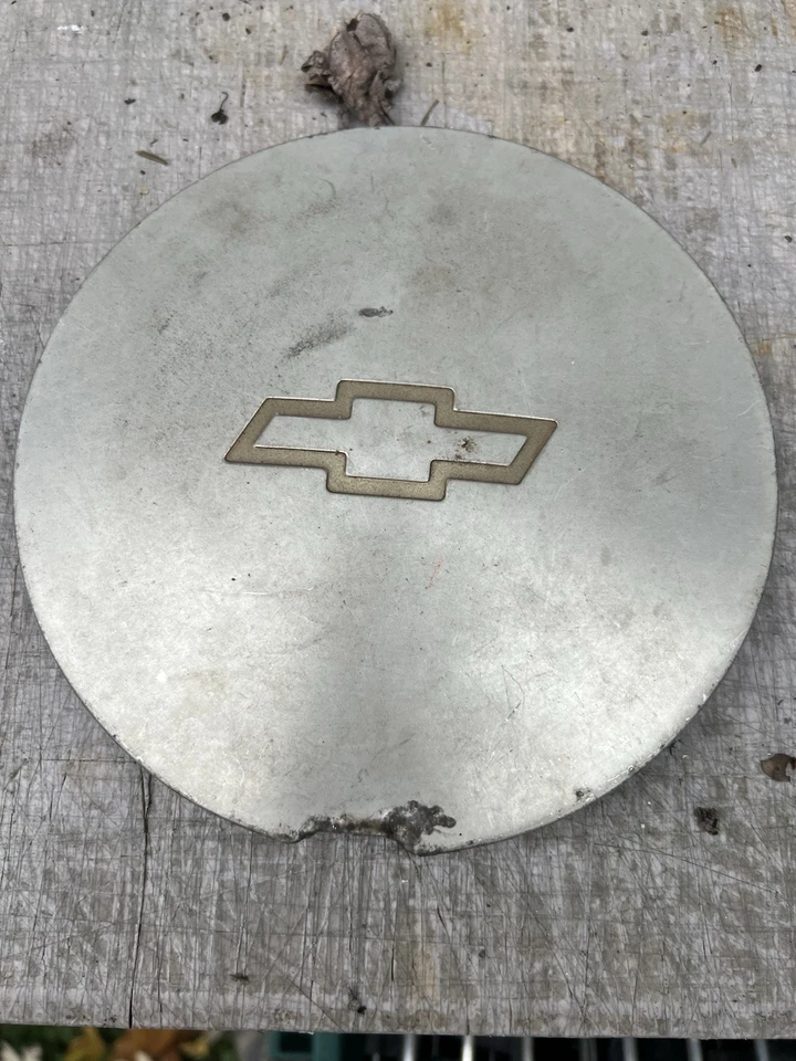 POOR 95 96 97 98 99 00 01 02 CHEVY S10 BLAZER 4X4 center cap 15982653 oem used - Imagem 1 de 4