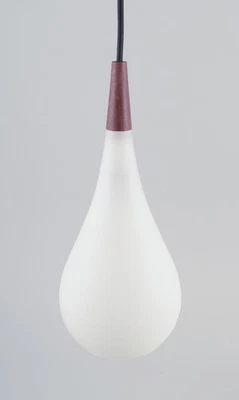 Colgante Louis Poulsen en cristal opalino y madera preciosa. Años 60 Foto 1 de 4