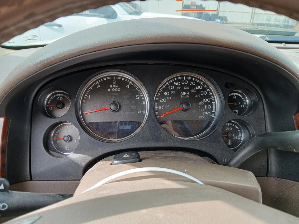 Used Speedometer Gauge fits: 2013 Chevrolet Avalanche 1500 cluster MPH US market Foto 1 de 4