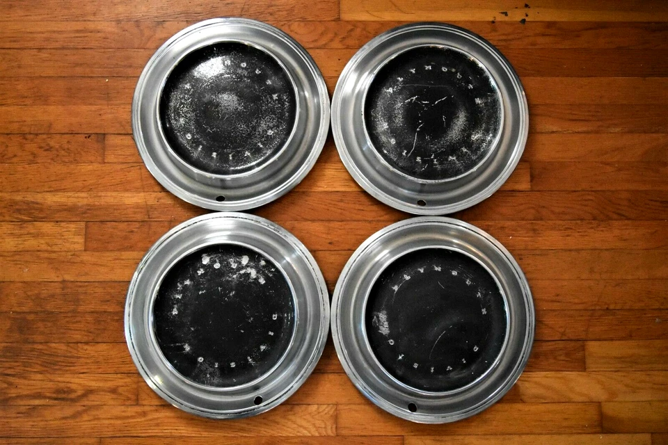 Колпаки ступицы 15 дюймов 1970 Plymouth Fury III Suburban - Изображение 1 из 1