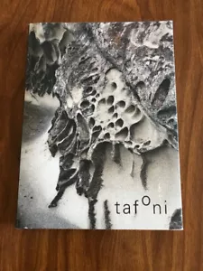 TAFONI: Natürliches Design aus verwittertem Stein von Christina Viviani - Bild 1 von 2