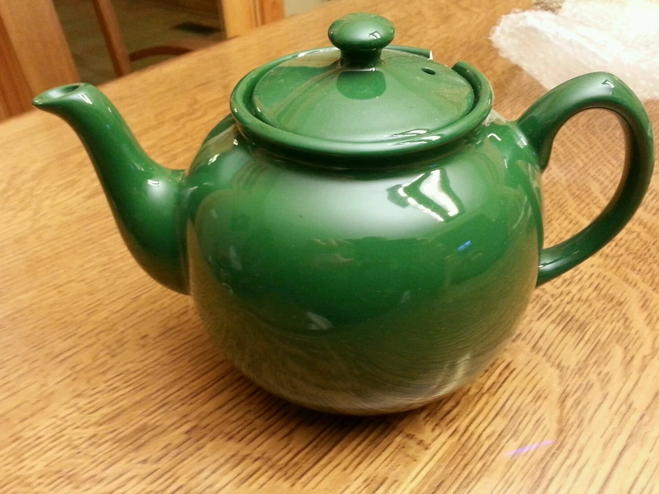 FOX RUN BRANDS EARTHENWARE TEAPOT 55 OUNCE GREEN D-SHAPED LID 39862 - Image 1 of 4