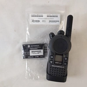 Radio bidireccional MOTOROLA CLS1410 5 millas 4 canales UHF - Imagen 1 de 9