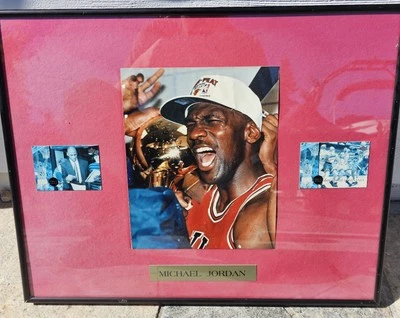 Настенная художественная фотография Майкла Джордана из Chicago Bulls в рамке дисплей чемпионата НБА 90-х годов. - Изображение 1 из 4