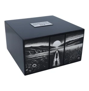 Schwarze personalisierte Urne aus Holz Triptychon Urne für Menschen Personalisieren - Bild 1 von 5