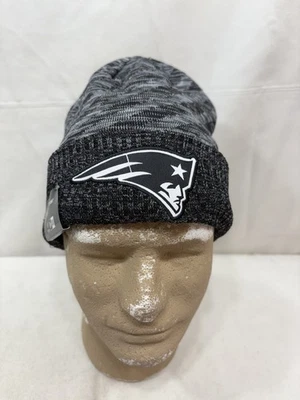 Sombrero tejido de invierno New England Patriots gorro negro sobre negro aislado ENVÍO GRATUITO. Foto 1 de 4