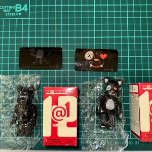 BE@RBRICK Medicom Toy Series 12 Artist Secret Roen 2 Figure Set Exclusive - Bild 1 von 6