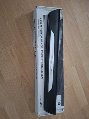 F10 F11 BMW M Performance LED Einstiegsleisten – BMW Zubehör  51 47 2 359 786 - Bild 1 von 4