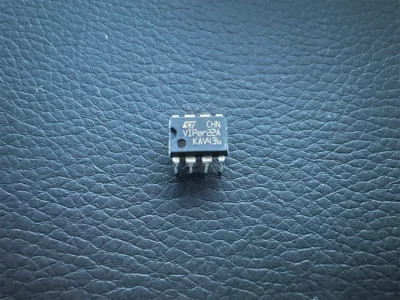 STMICROELECTRONICS 5Pcs VIPER22A STM Low Power Off-line SMPS Power Switcher 60kHz DIP-8