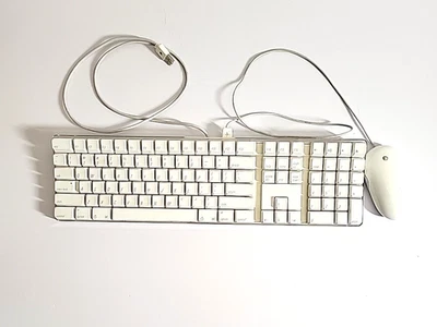 Apple A1048 USB Wired Keyboard & Apple A1152 Wired Optical Mouse Bundle White - Image 1 of 4