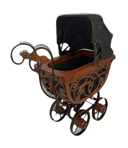 Cochecito de muñeca de bebé vintage antiguo de mimbre de ratán cochecito victoriano - Imagen 1 de 23