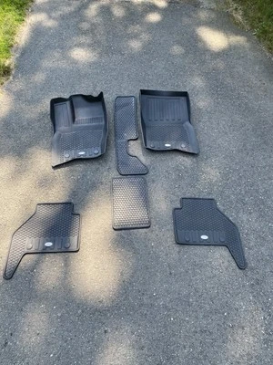 JUEGO DE ALFOMBRILLAS DE GOMA ORIGINALES DE FÁBRICA OEM LAND ROVER DEFENDER 110 5+2 VPLES0669 Foto 1 de 4